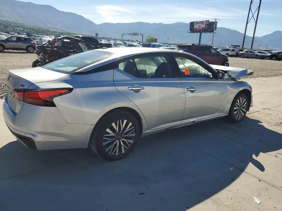 2024 NISSAN ALTIMA SV  