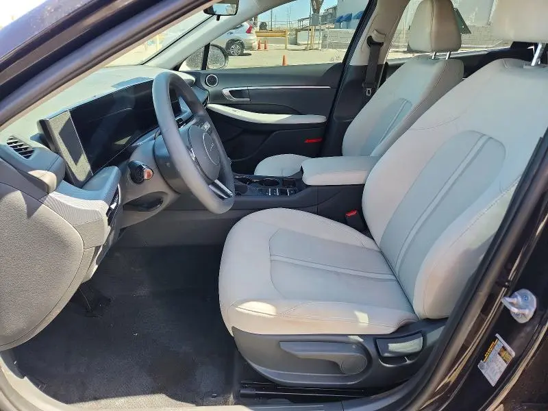2025 HYUNDAI SONATA SE  