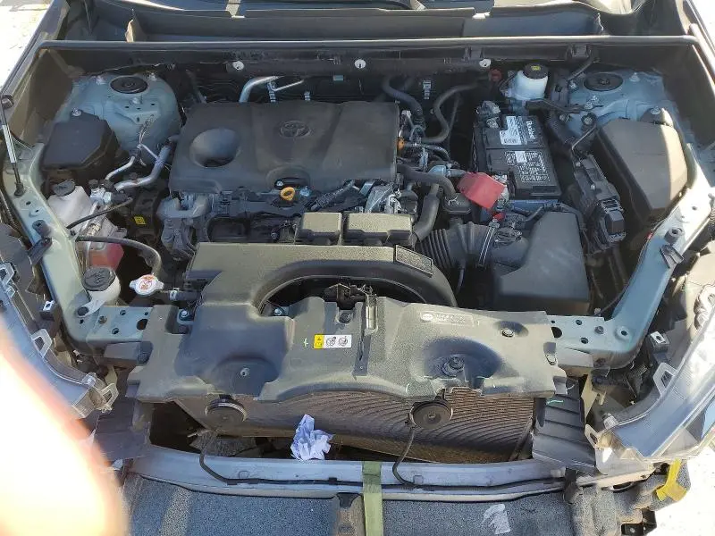 2021 TOYOTA RAV4 XLE  