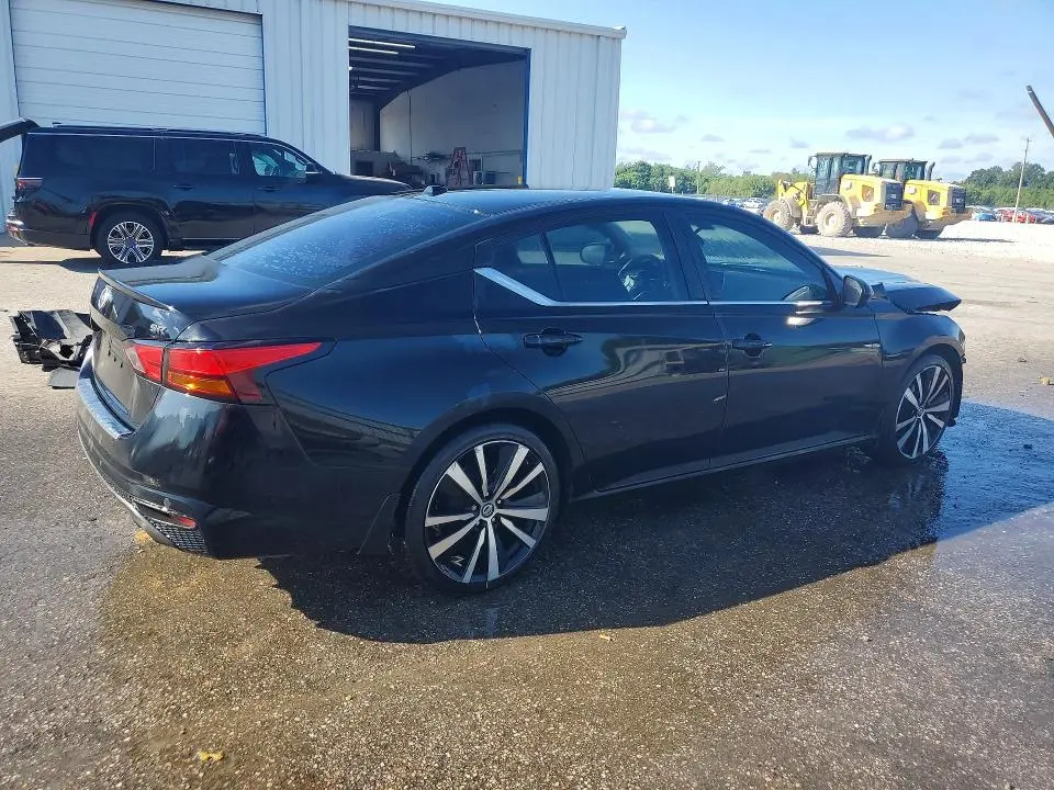 2021 NISSAN ALTIMA SR  