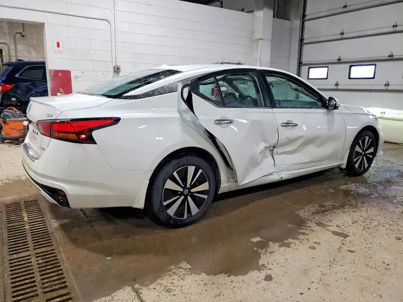 2022 NISSAN ALTIMA SV  