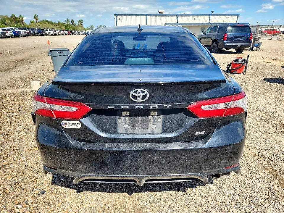 2019 TOYOTA CAMRY SE  