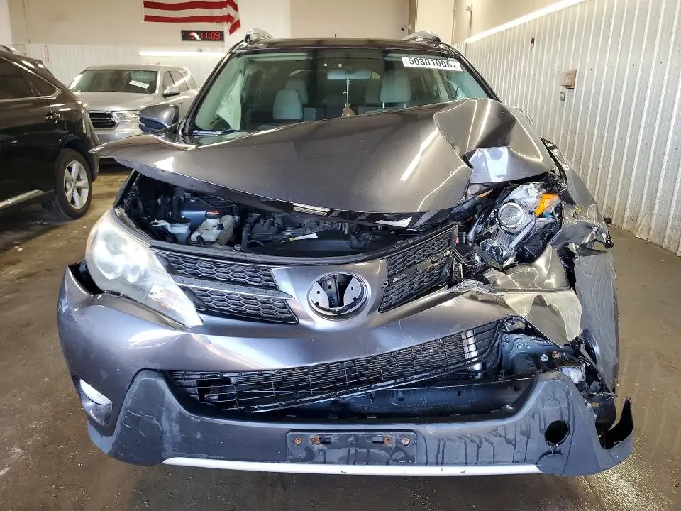 2015 TOYOTA RAV4 XLE  