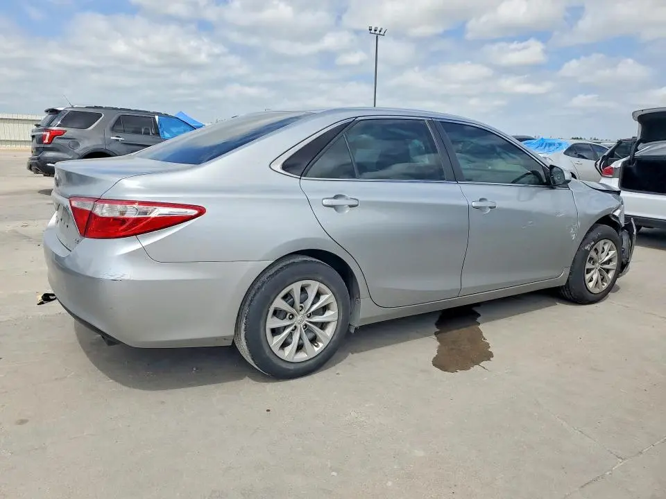 2015 TOYOTA CAMRY LE  