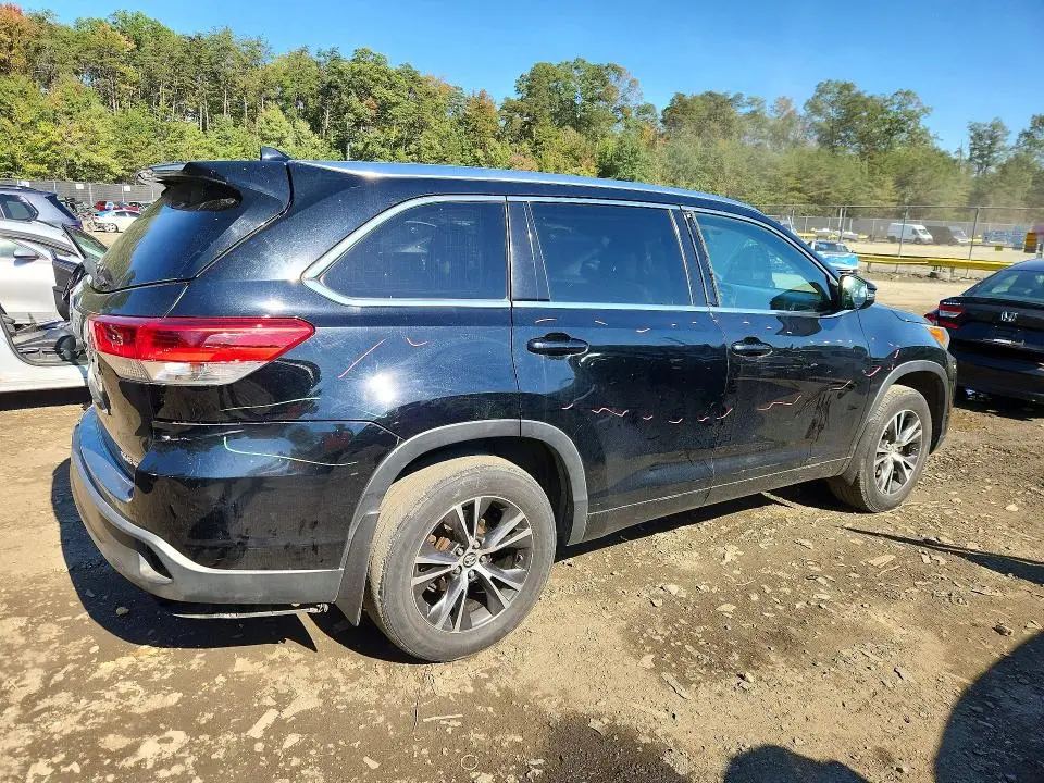 2017 TOYOTA HIGHLANDER XLE  