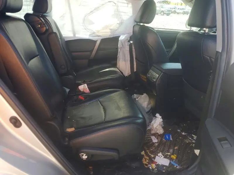 2013 TOYOTA HIGHLANDER SE  