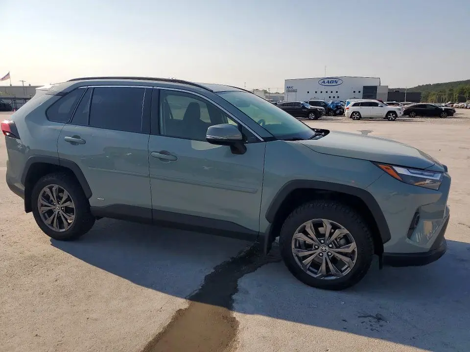 2023 TOYOTA RAV4 XLE PREMIUM  