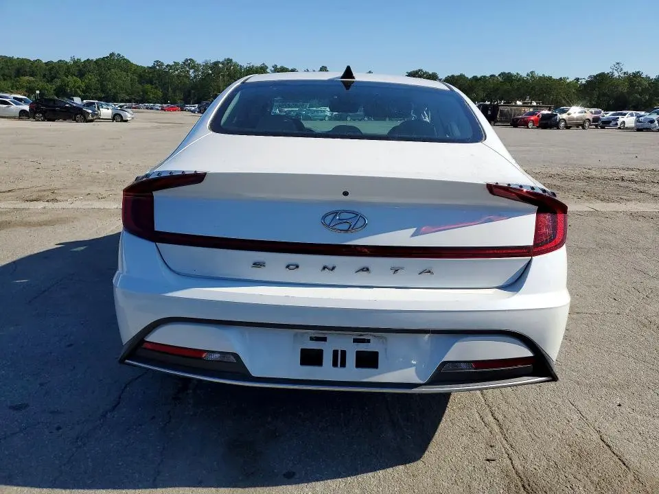 2022 HYUNDAI SONATA SE  