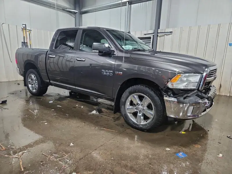 2016 RAM 1500 SLT  
