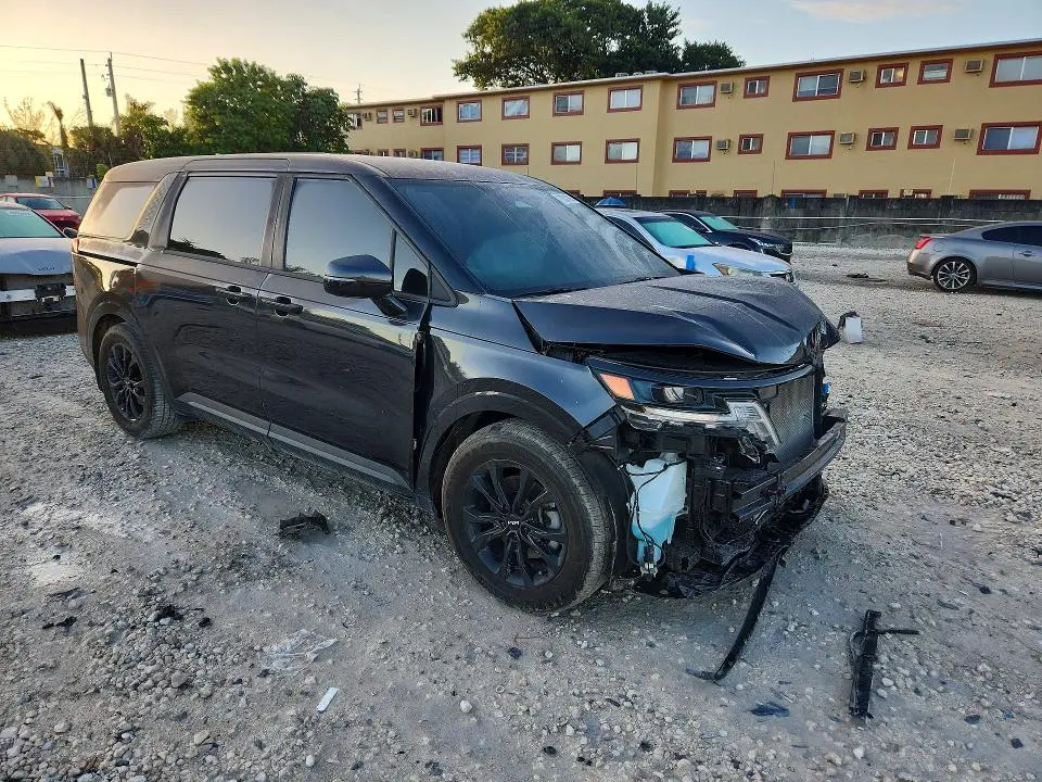 2023 KIA CARNIVAL LX  