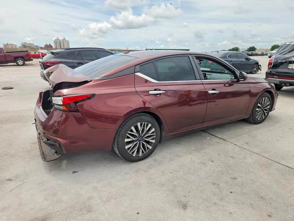 2023 NISSAN ALTIMA SV  