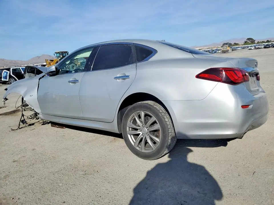 2018 INFINITI Q70 3.7 LUXE  