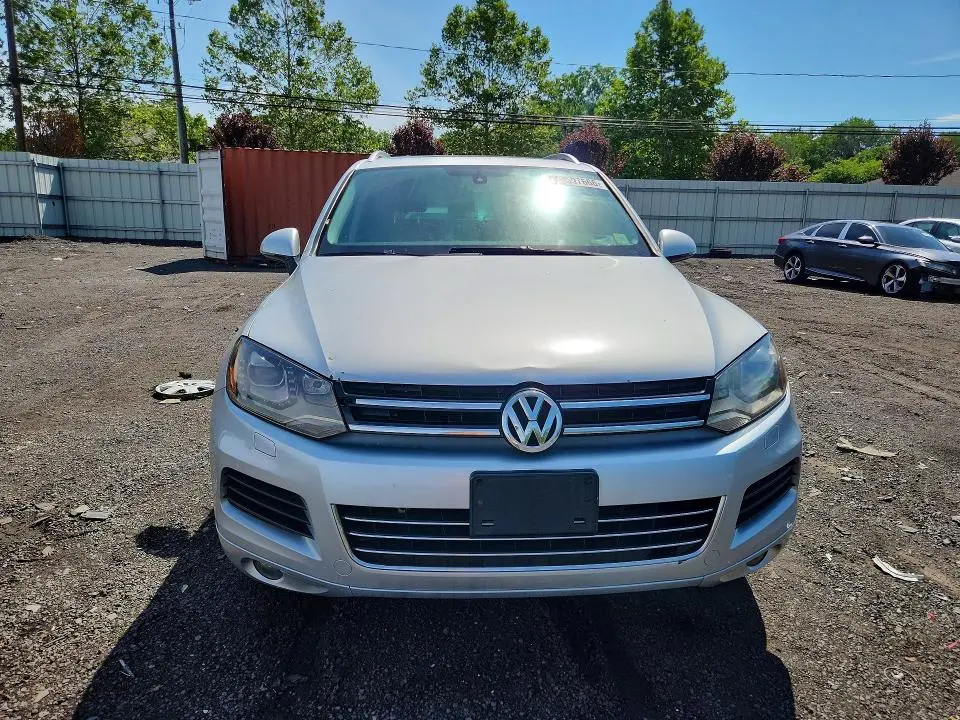 2012 VOLKSWAGEN TOUAREG V6  