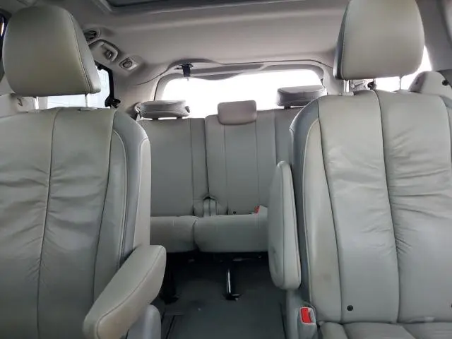 2012 TOYOTA SIENNA XLE  