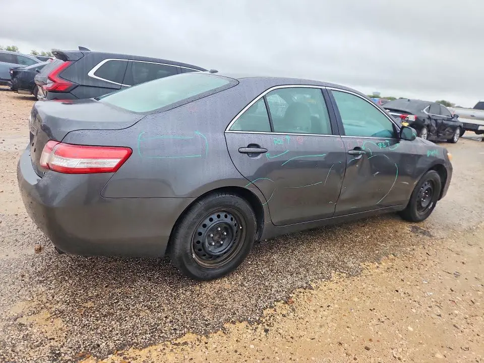 2011 TOYOTA CAMRY LE  