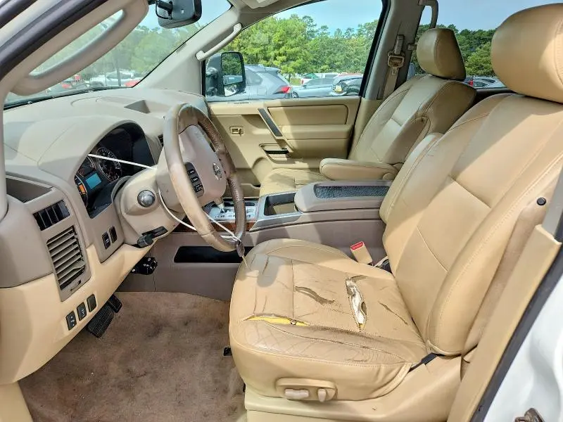 2011 NISSAN TITAN SV  