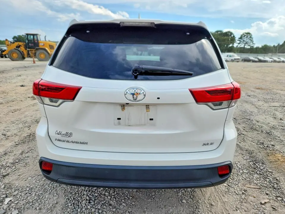 2019 TOYOTA HIGHLANDER XLE  