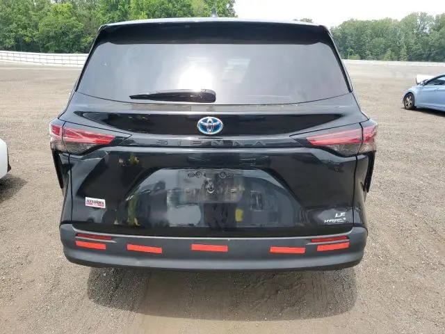 2022 TOYOTA SIENNA LE  