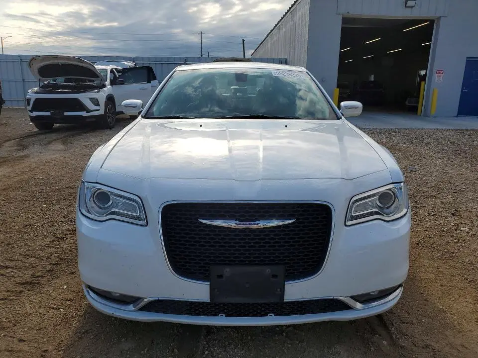2016 CHRYSLER 300 LIMITED  