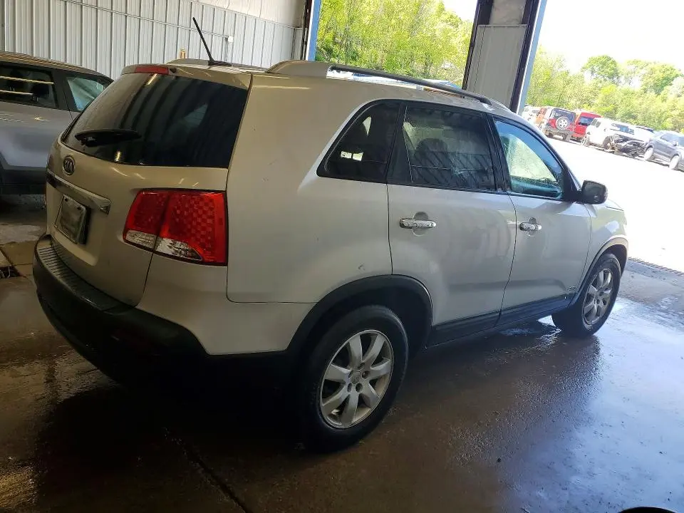 2013 KIA SORENTO LX  