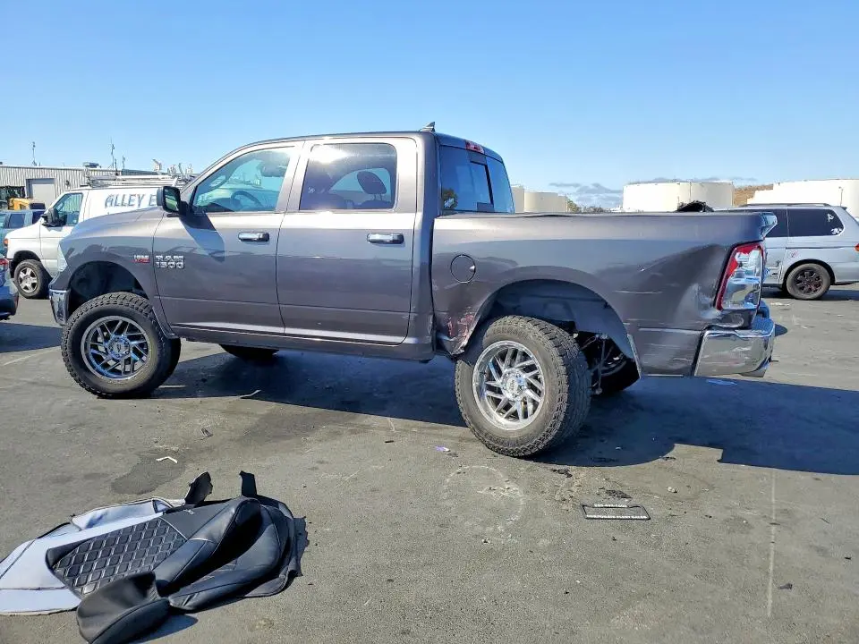 2016 RAM 1500 SLT  