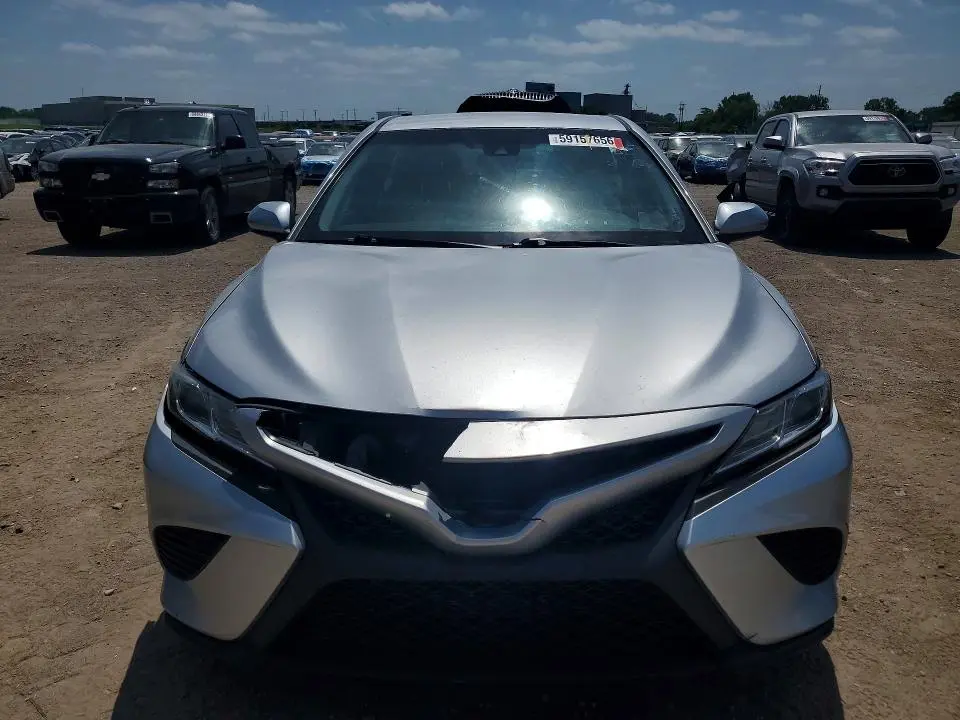 2018 TOYOTA CAMRY SE  