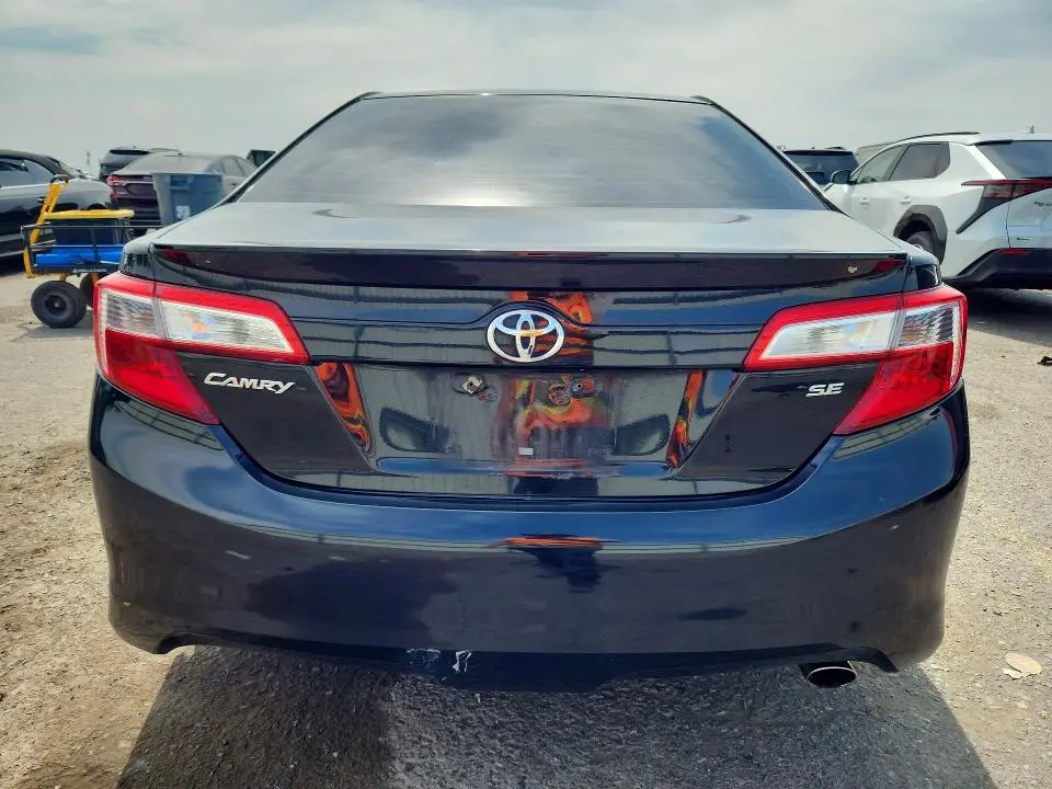 2014 TOYOTA CAMRY SE  