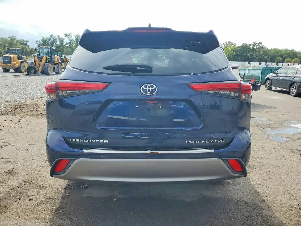 2022 TOYOTA HIGHLANDER PLATINUM  