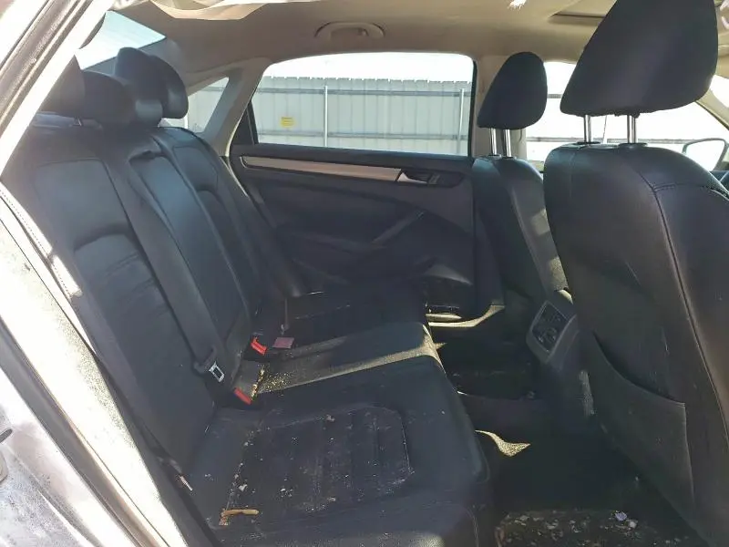 2015 VOLKSWAGEN PASSAT SE  