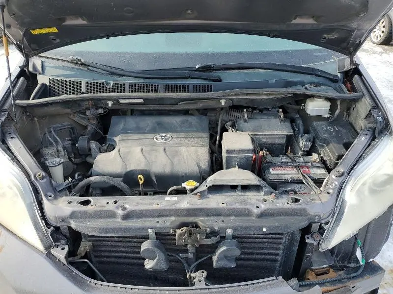 2013 TOYOTA SIENNA CE  