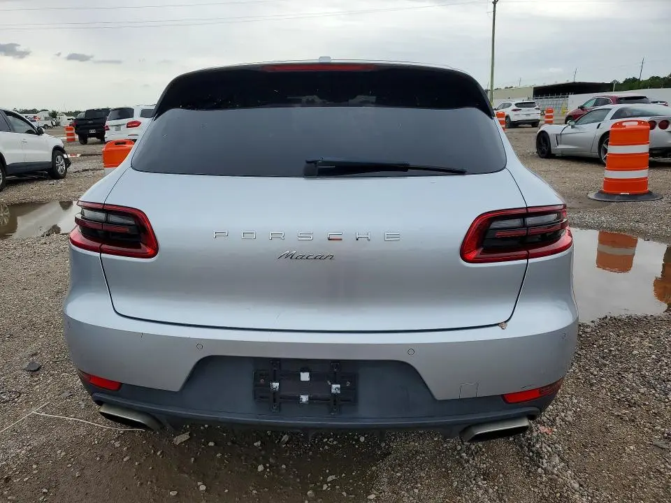 2017 PORSCHE MACAN   