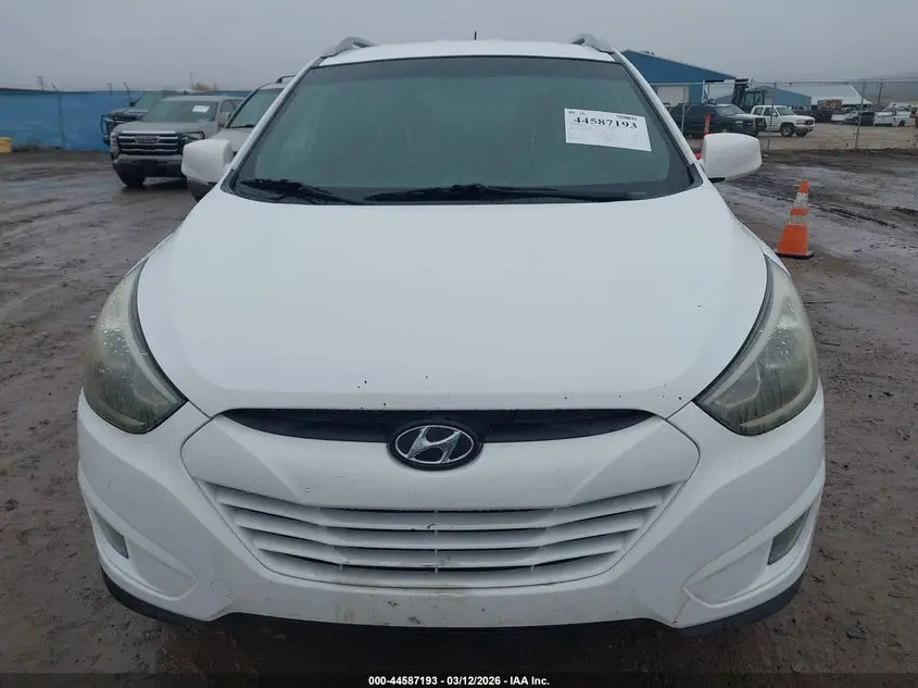 2015 HYUNDAI TUCSON SE