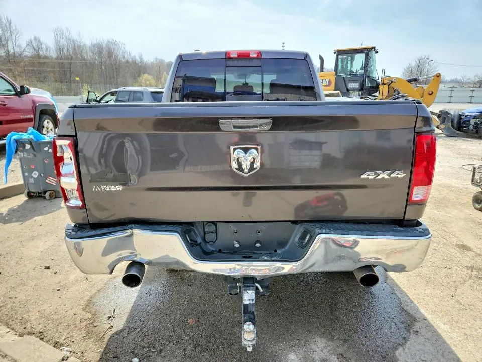 2016 RAM 1500 SLT  