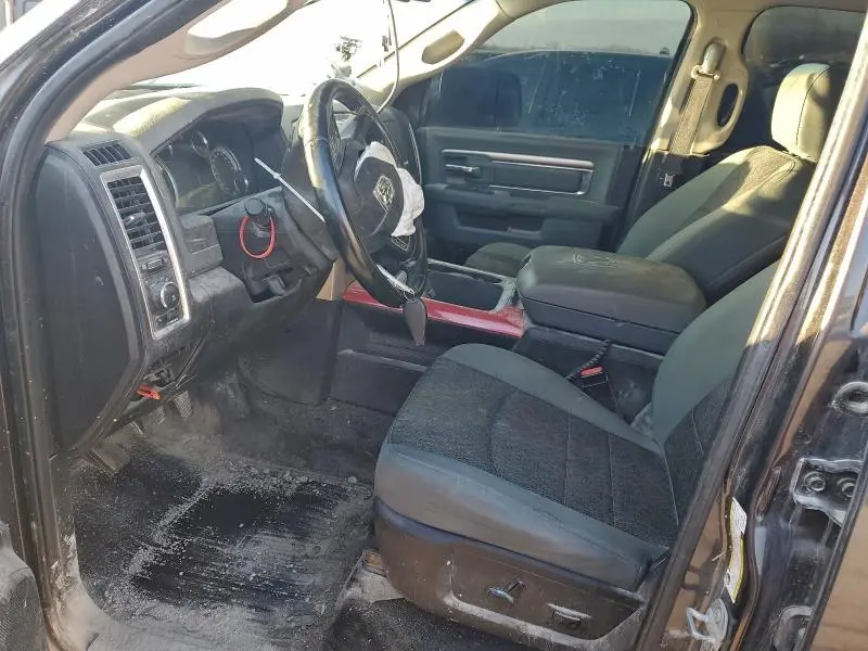 2016 RAM 1500 SLT  