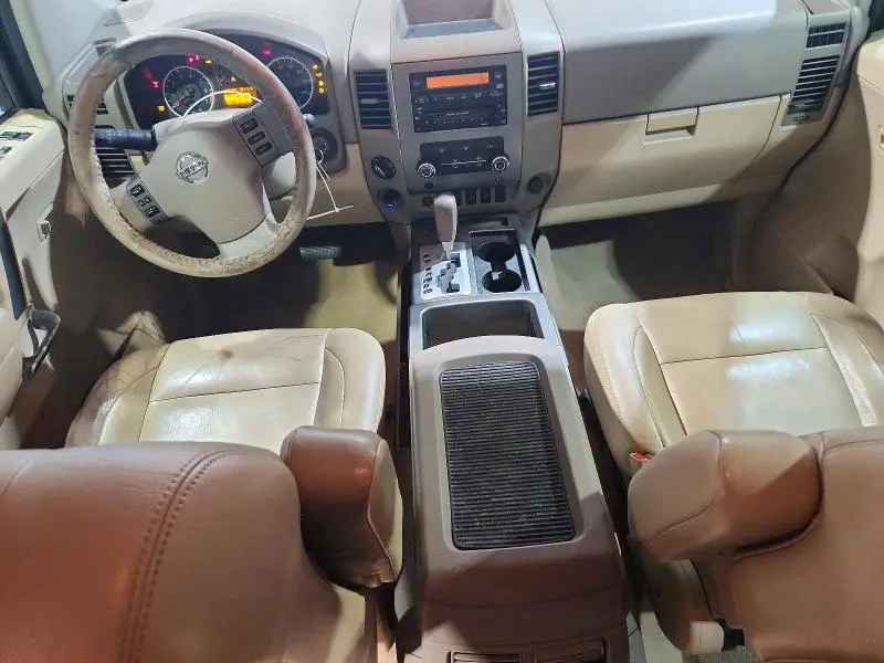 2010 NISSAN TITAN SE  