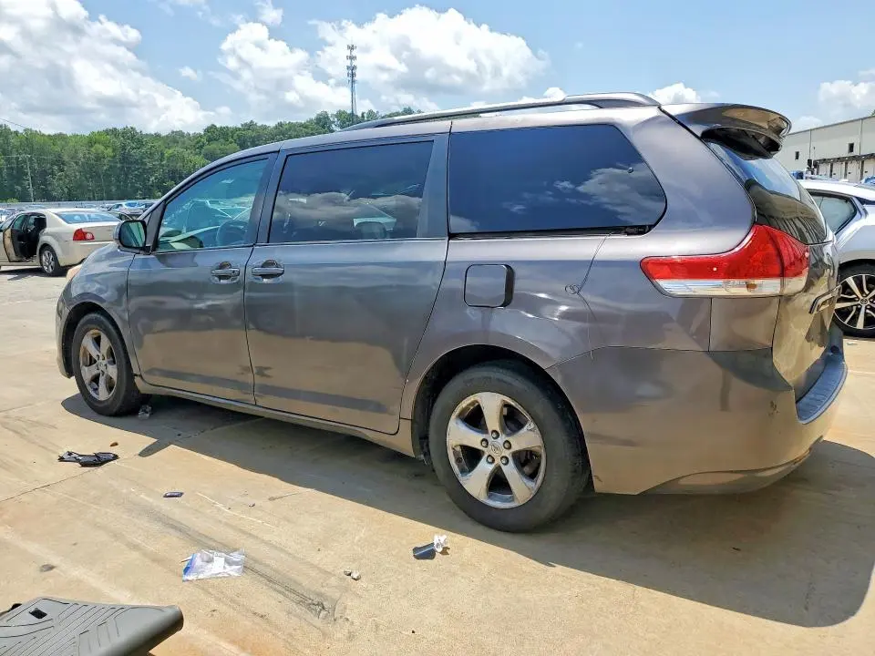 2011 TOYOTA SIENNA LE  