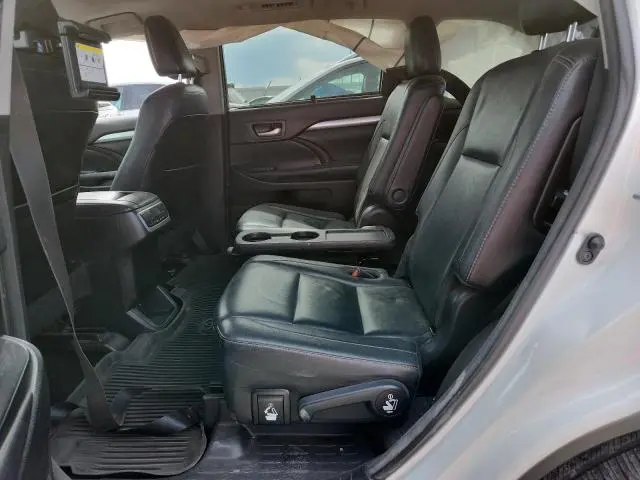 2017 TOYOTA HIGHLANDER SE  