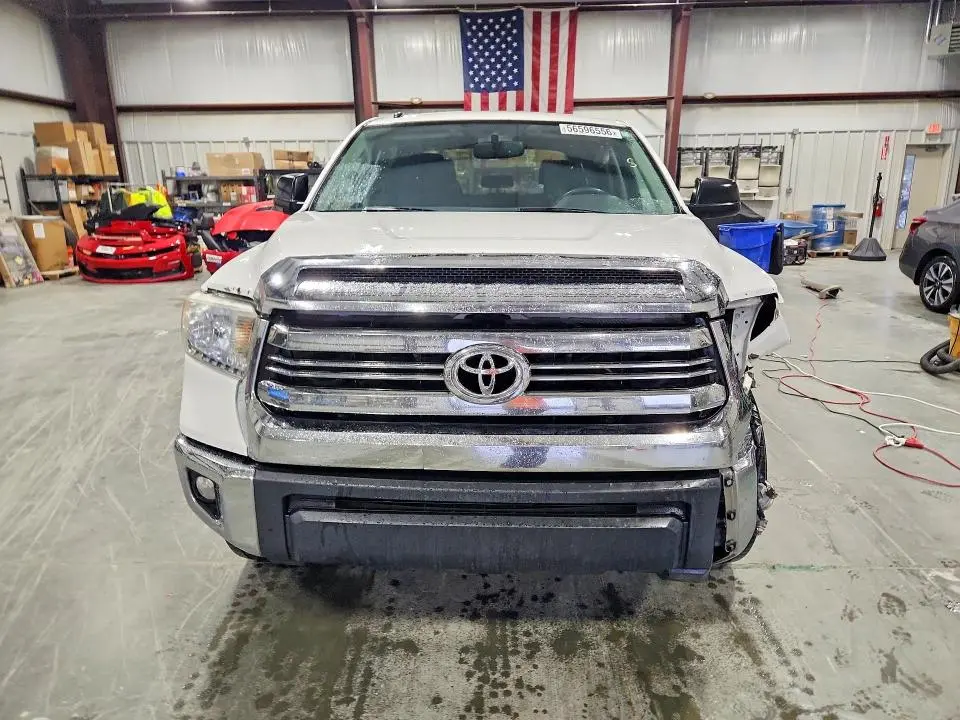 2017 TOYOTA TUNDRA CREWMAX SR5  
