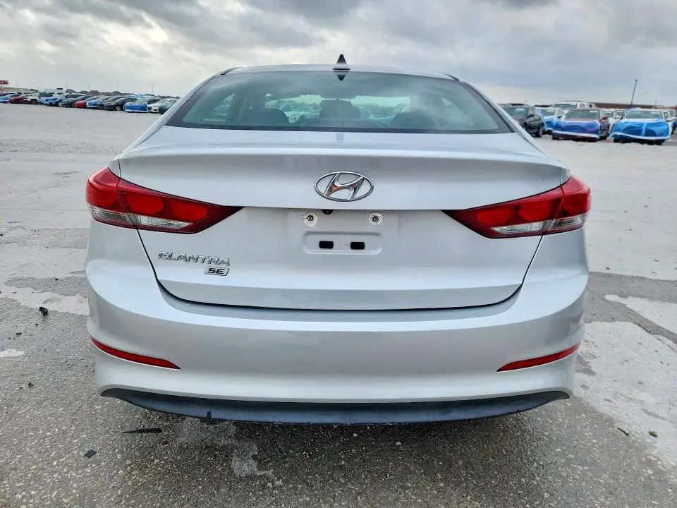 2018 HYUNDAI ELANTRA SE  
