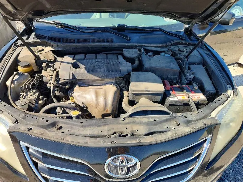 2011 TOYOTA CAMRY XLE  