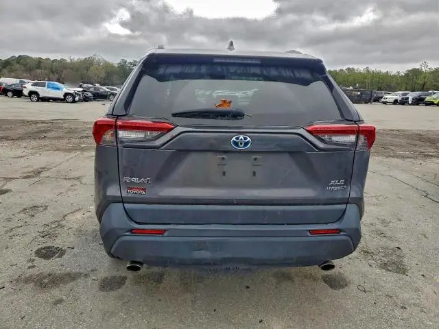 2022 TOYOTA RAV4 XLE  
