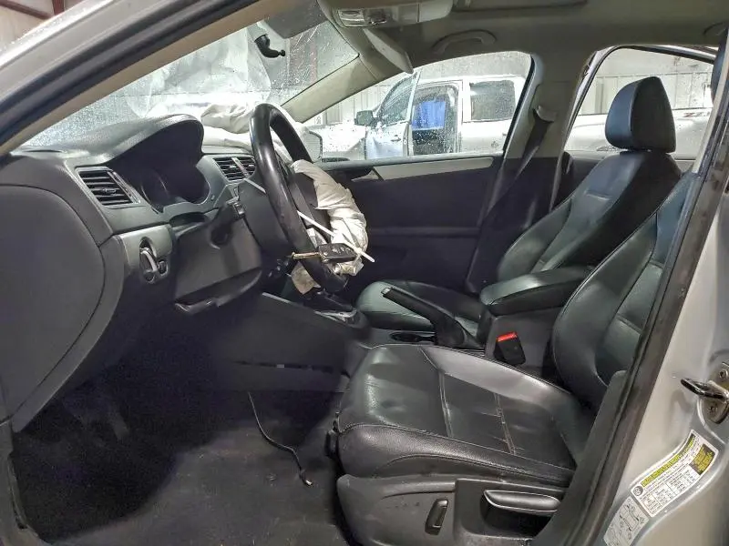 2013 VOLKSWAGEN JETTA SE  