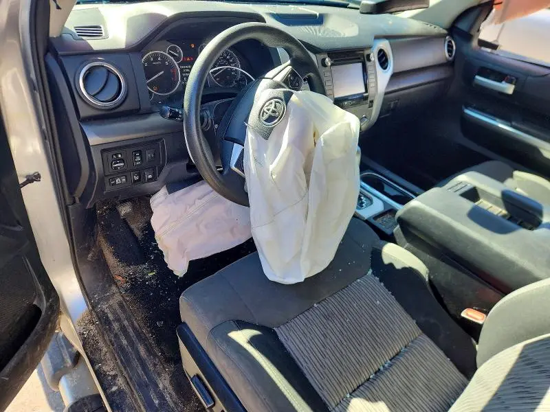2017 TOYOTA TUNDRA SR5  