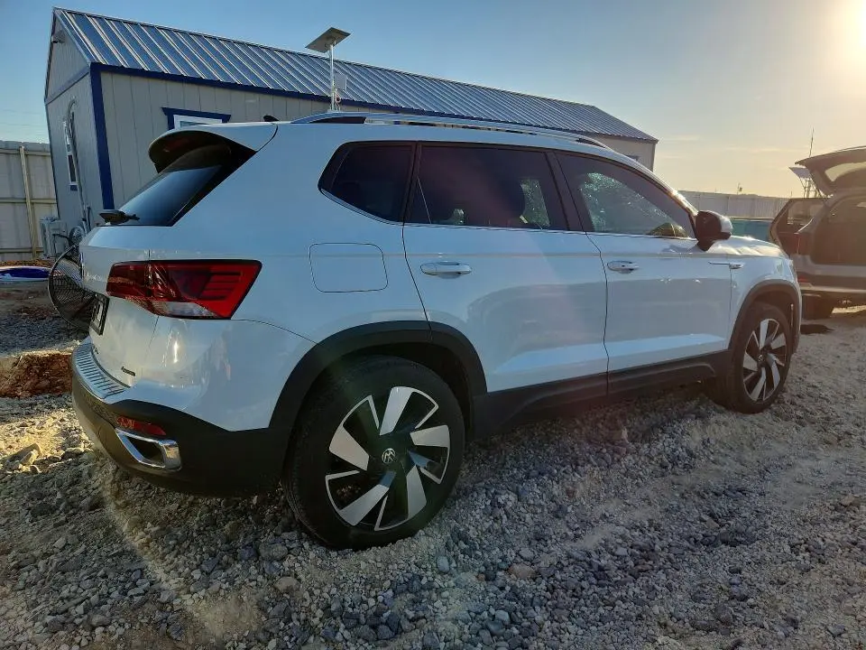 2024 VOLKSWAGEN TAOS SEL  