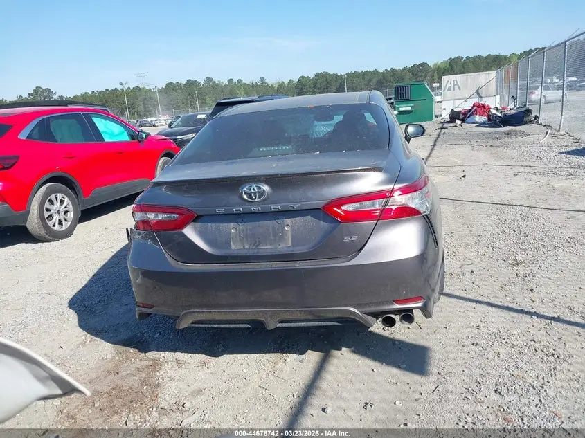 2018 TOYOTA CAMRY SE