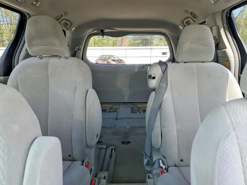 2011 TOYOTA SIENNA LE  