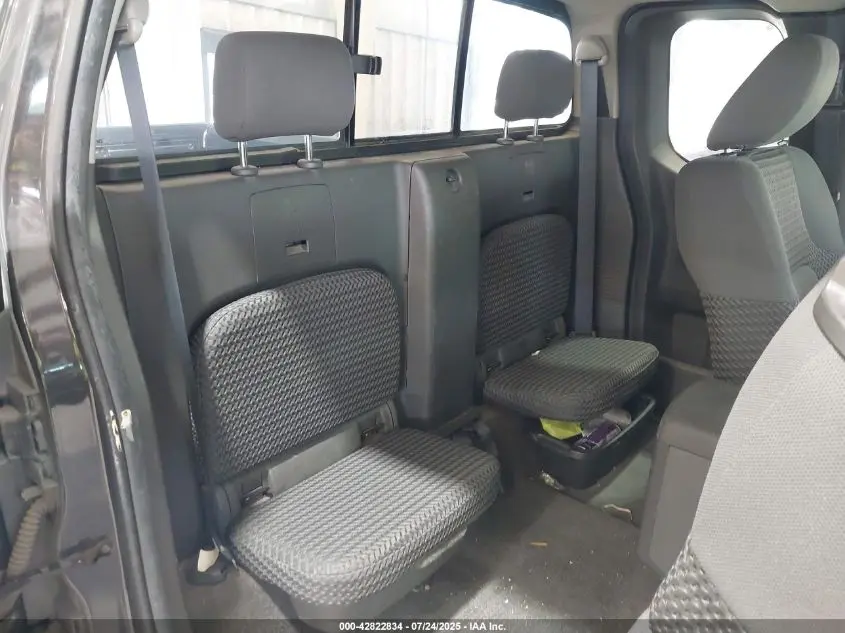 2011 NISSAN FRONTIER SV