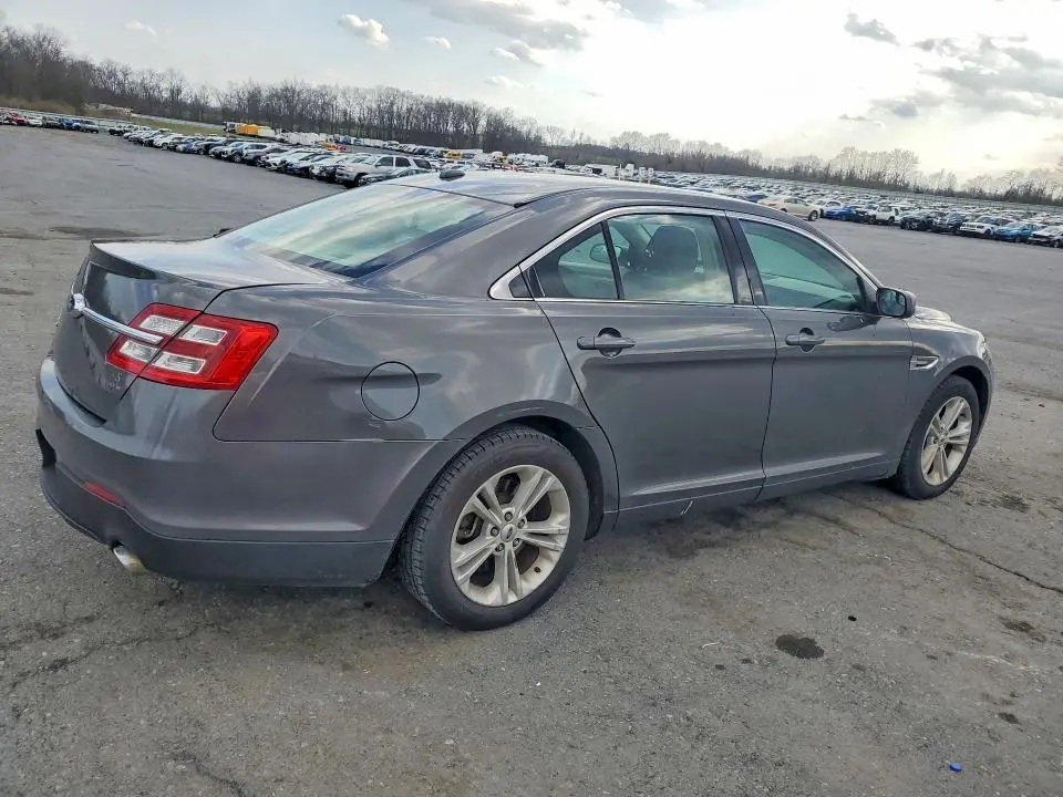 2015 FORD TAURUS SE  