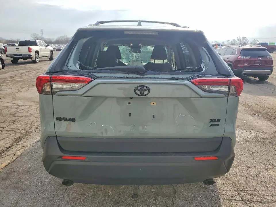 2023 TOYOTA RAV4 XLE  