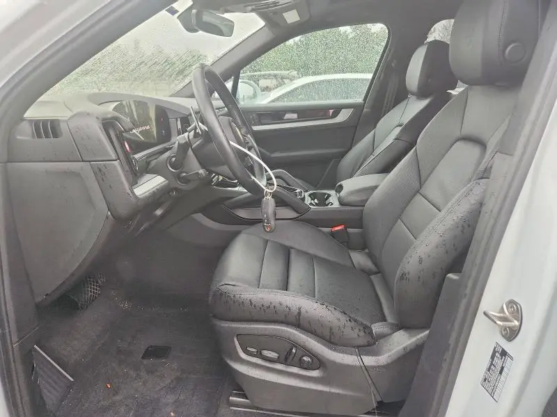 2024 PORSCHE CAYENNE   